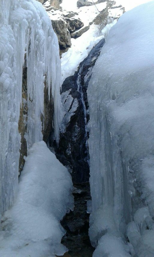 از آبشار یخی تا طبیعت زیبای روستایی در دل کوه / سنگین آباد دردوربین سراب خبر