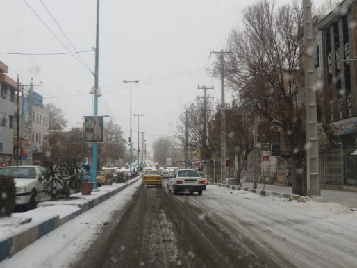 بارش برف در شهرستان قروه از صبح امروز آغاز شد