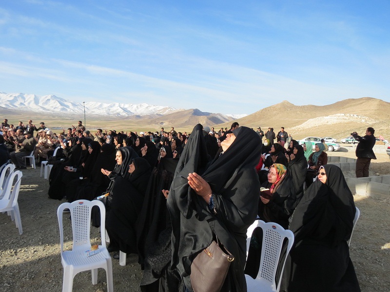 لحظه تحویل سال جدید در کنار مزار شهدای گمنام شهرستان قروه + تصاویر