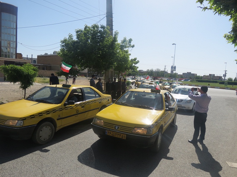 همزمان با سالروز آزادسازی خرمشهر رژه تاکسیرانان در شهرستان قروه برگزار شد.