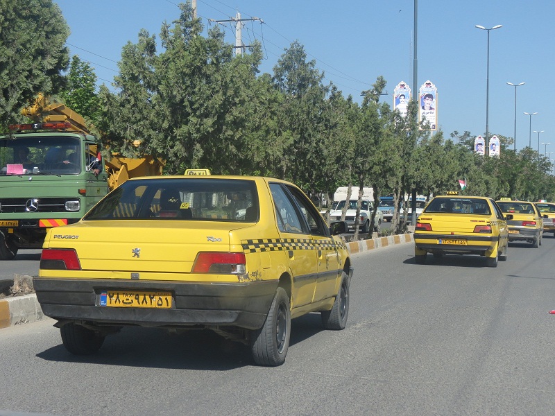 همزمان با سالروز آزادسازی خرمشهر رژه تاکسیرانان در شهرستان قروه برگزار شد.